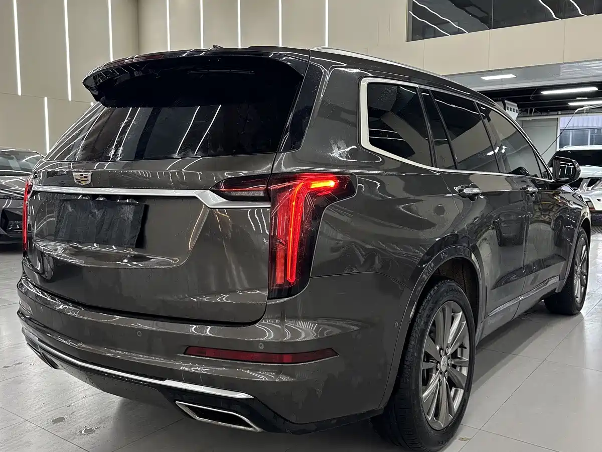 صورة 8 - Cadillac XT6