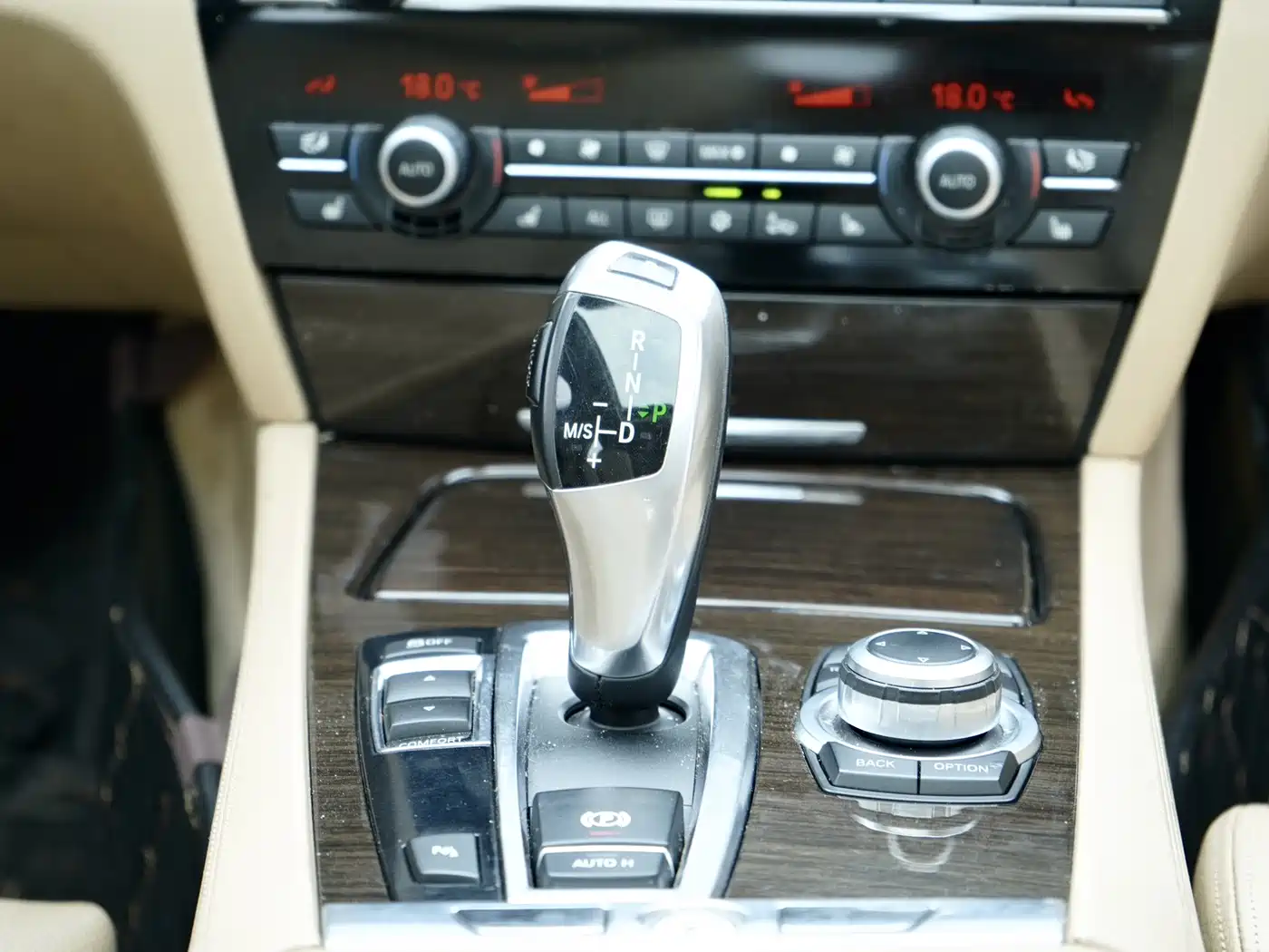 BMW 7 Series 2011 740Li Steinway Limited Edition фото 8