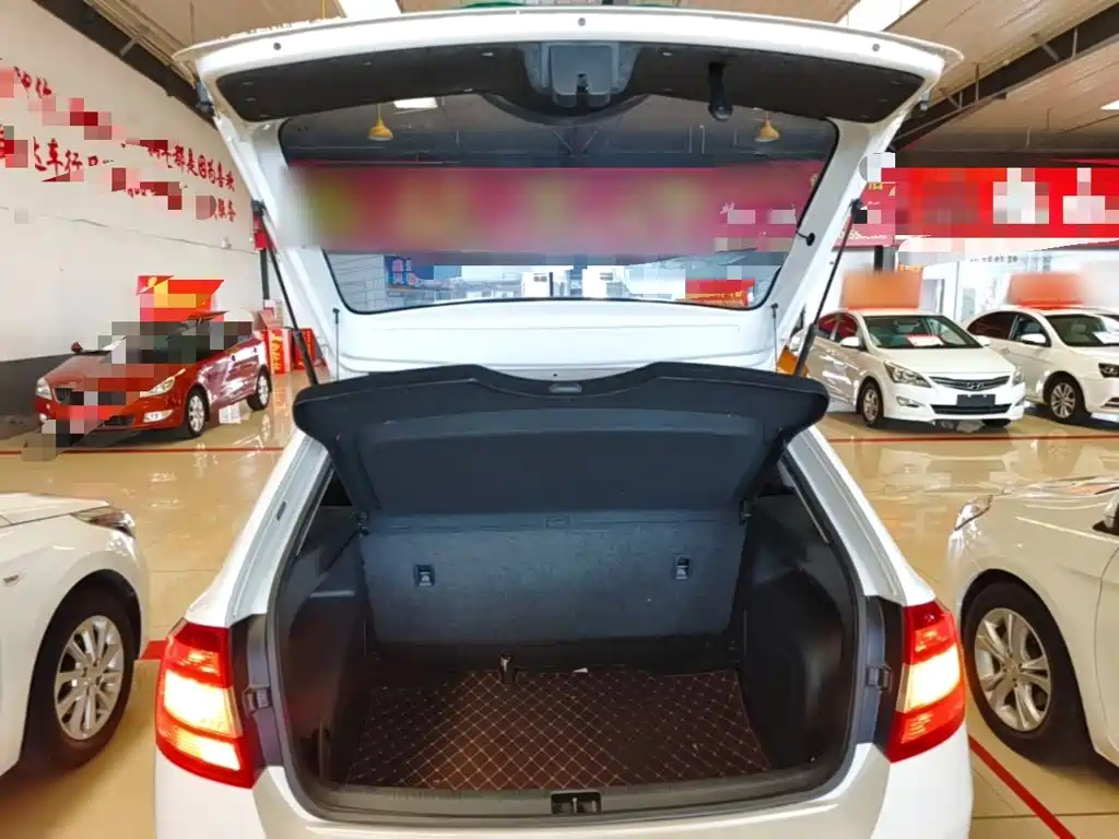 صورة 19 - Škoda Skoda Rapid Spaceback