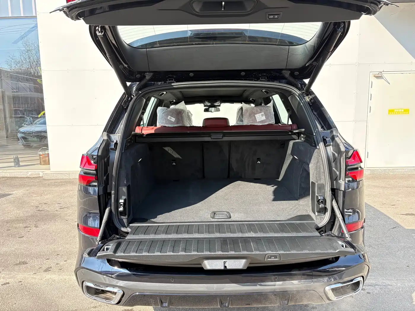 BMW X5 2025 Model xDrive 40Li M Sport Blackout Package фото 16