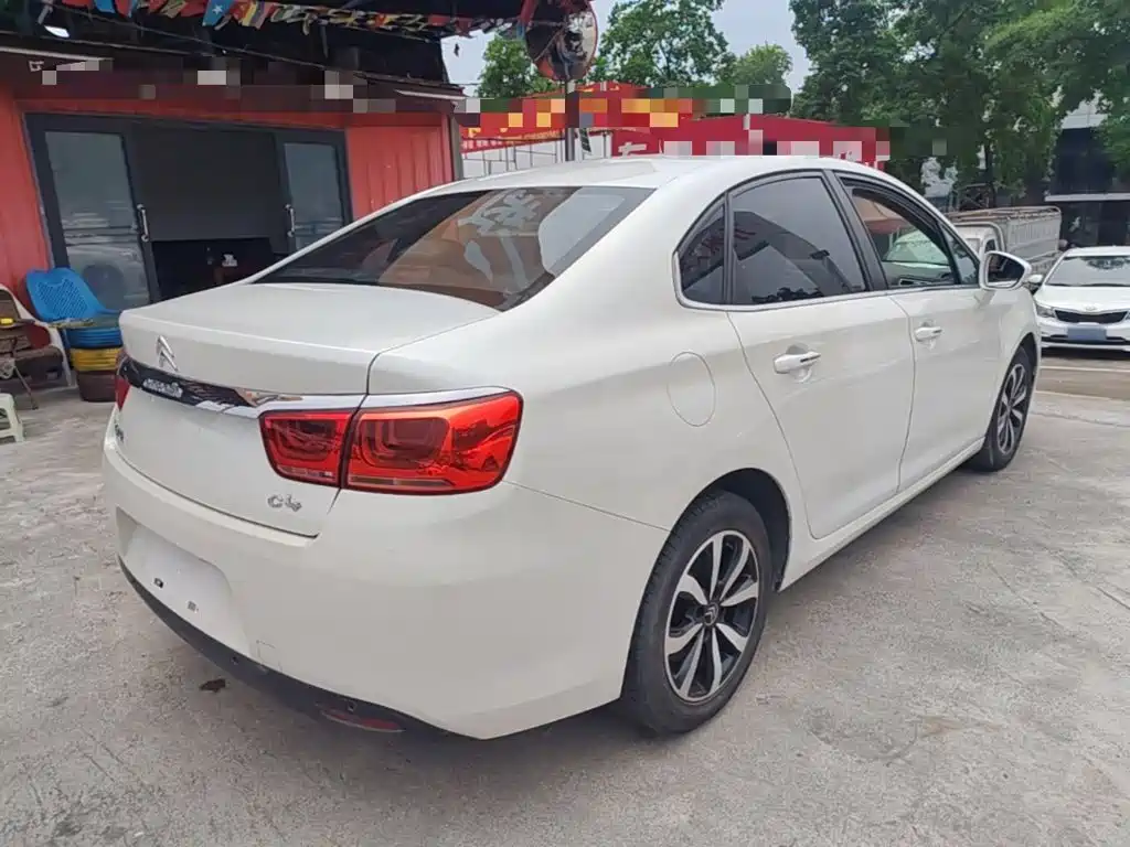 Citroën C4 C-Quatre 2017 2016 1.6L Automatic Luxury Model