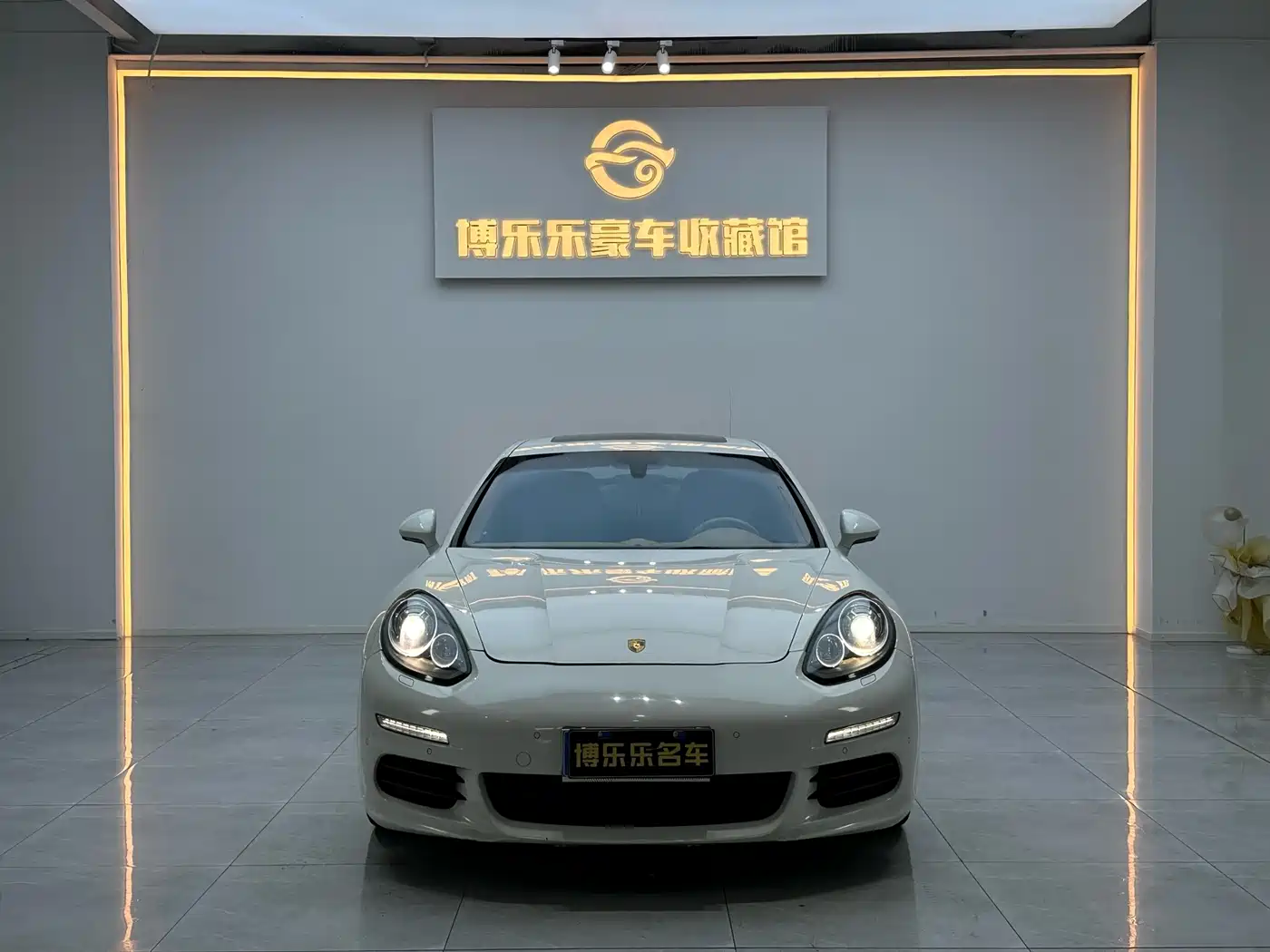 Porsche Panamera 2014 Panamera 3.0T фото 6