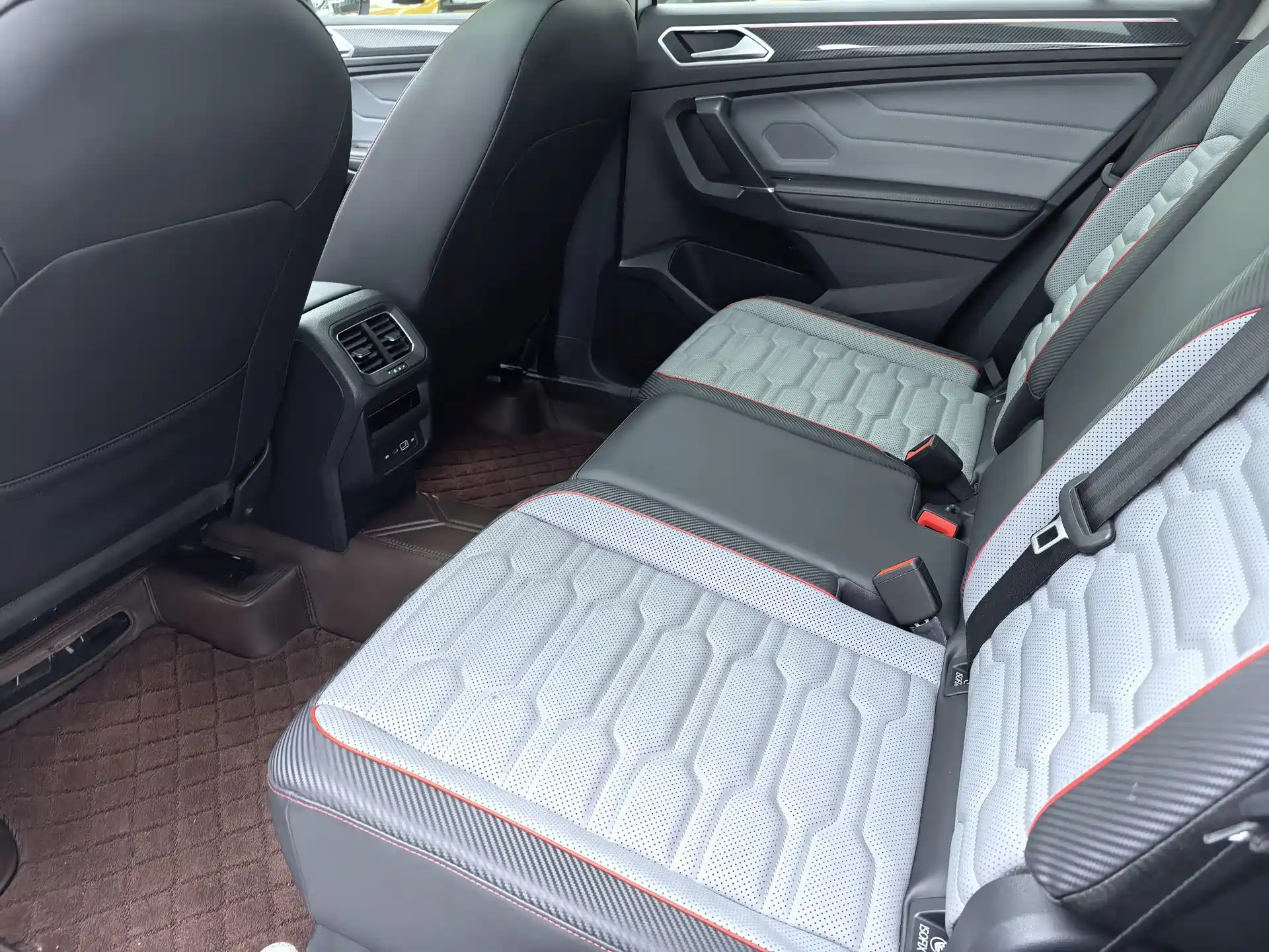 Фото 7 - Volkswagen Tiguan L