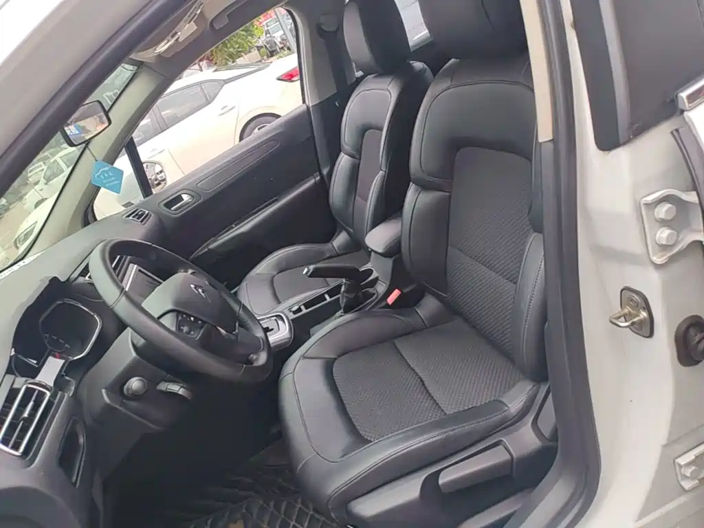 Citroën C4 C-Quatre 2017 2016 1.6L Automatic Luxury Model
