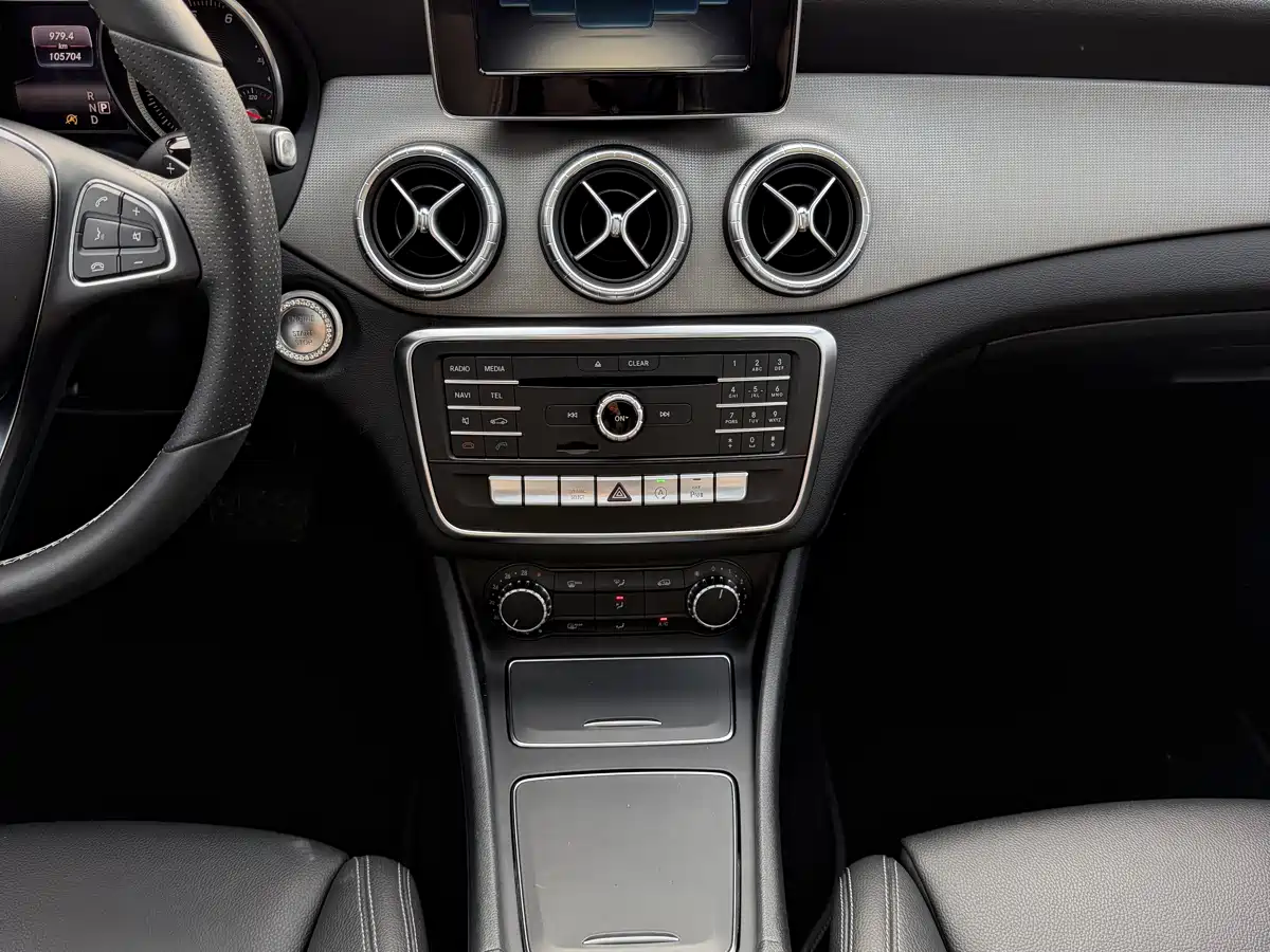 Mercedes-Benz CLA (Import) 2016 CLA 200 Fashion фото 21