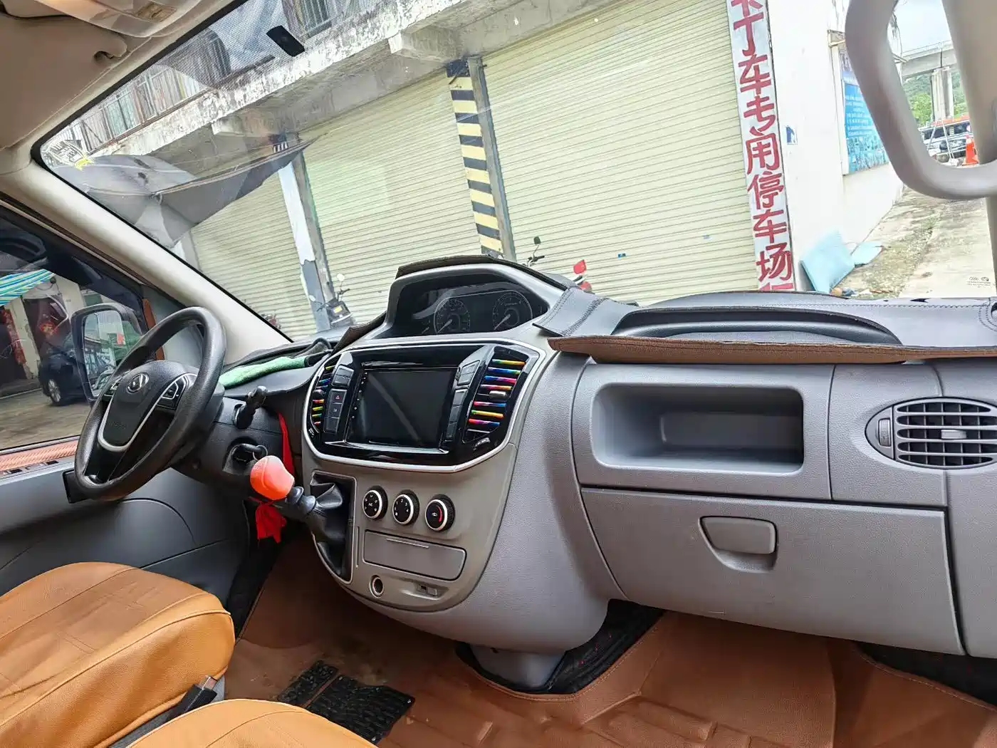 SAIC Maxus Xintu V80 2019 2.0T Plus 6MT Panel Van Short Wheelbase Medium Roof 2-3-seater фото 6