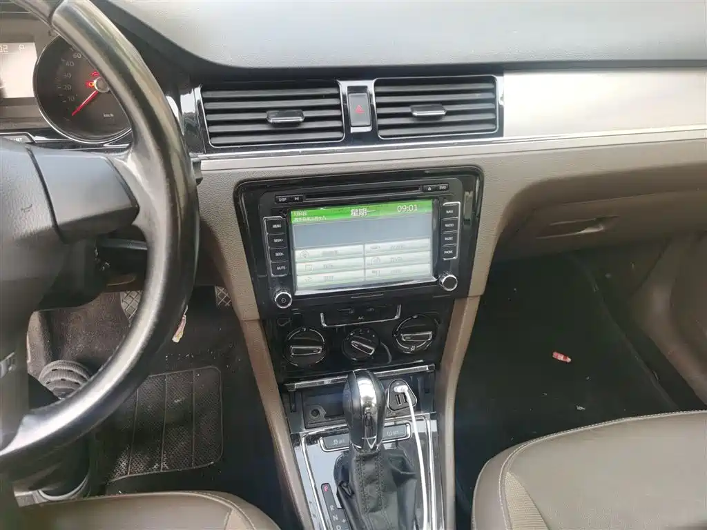 Volkswagen Bora 2014 1.6L Automatic Comfort Edition фото 6