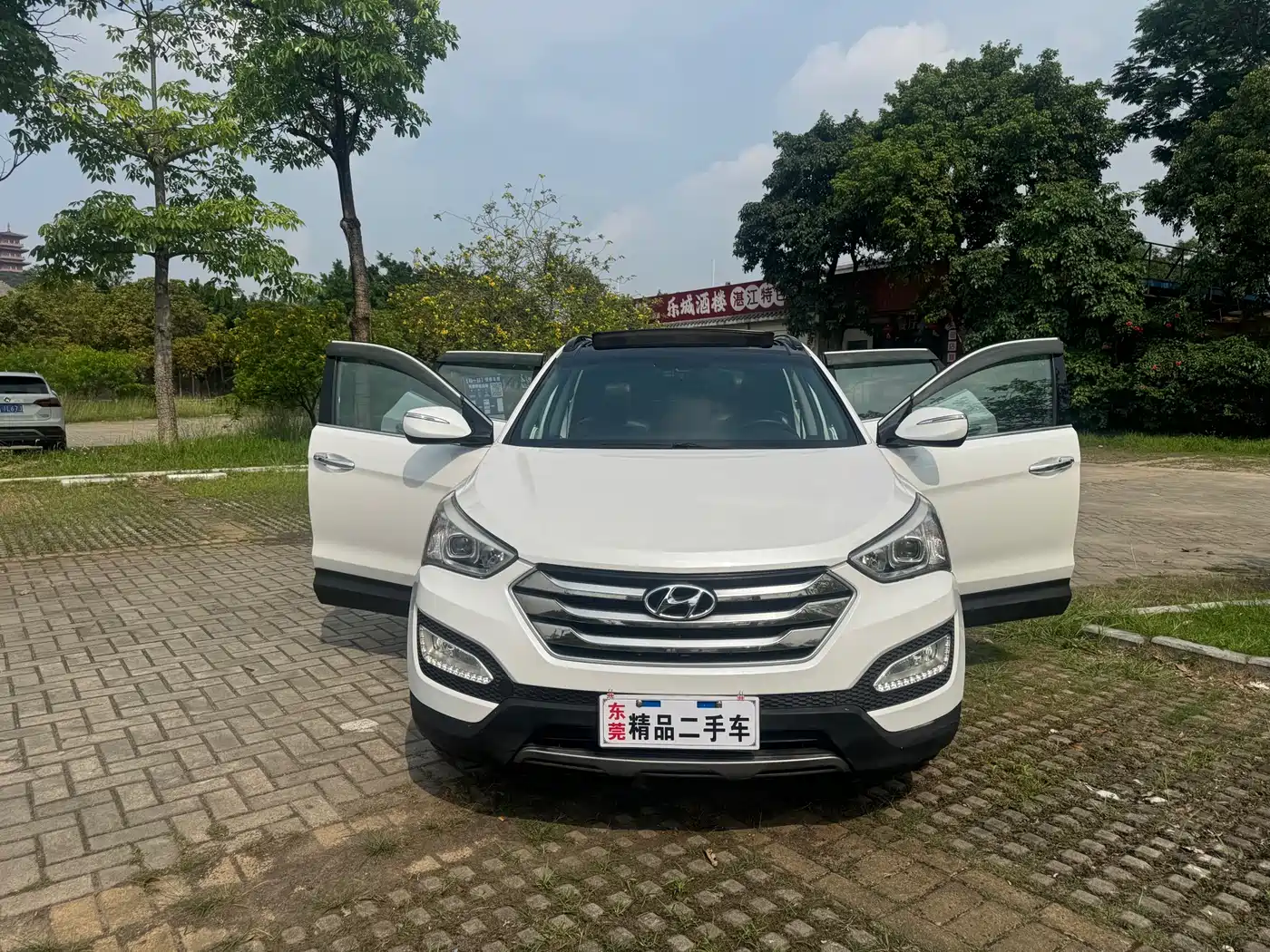 Hyundai Santa Fe 2015 2.4L Automatic 4WD Smart 5-seater фото 9
