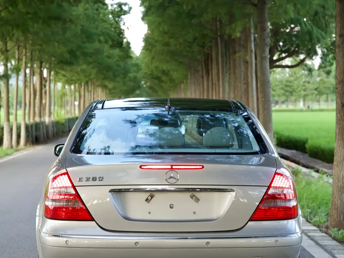 Photo 5 - Mercedes-Benz E-Class