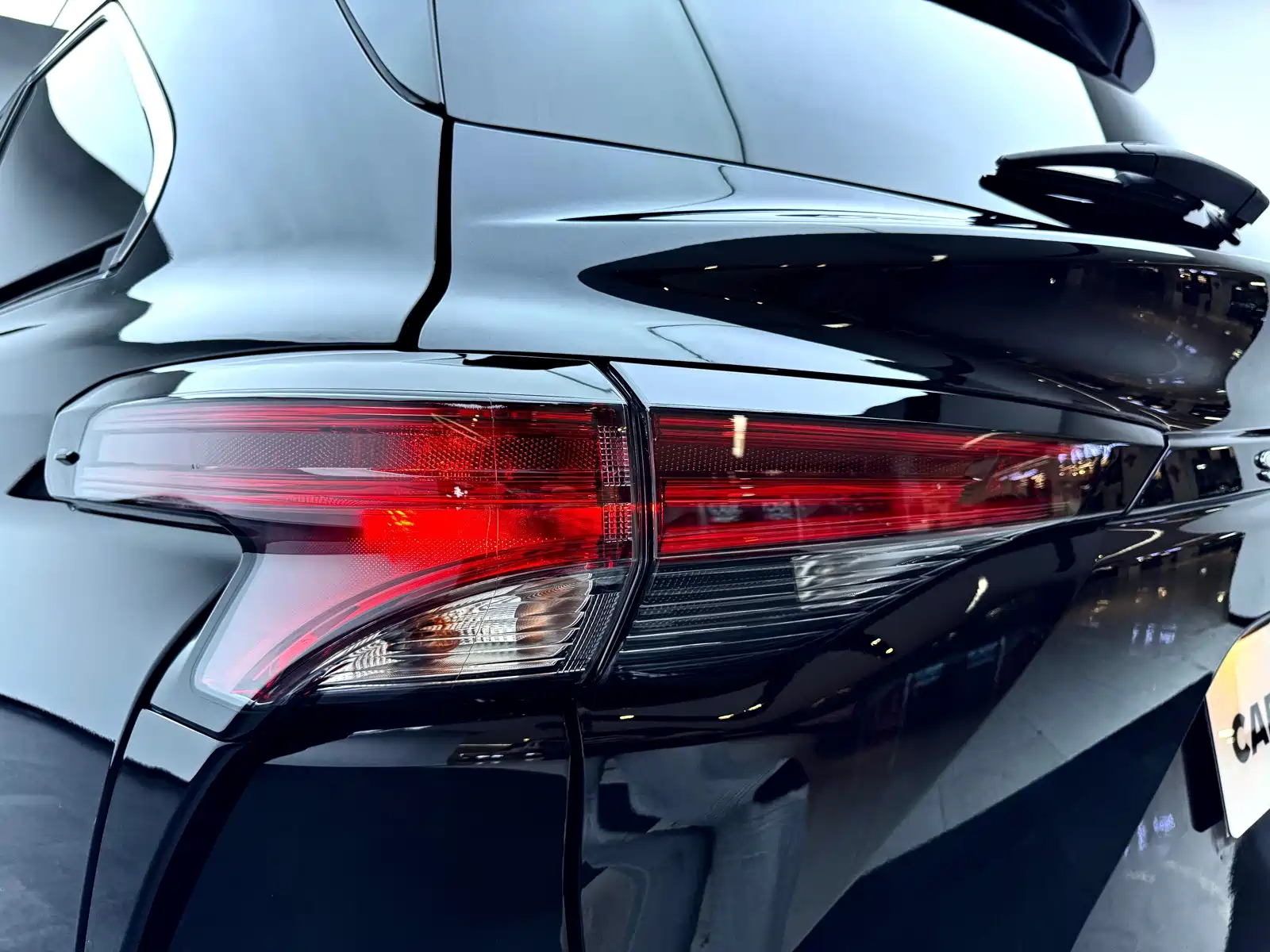Фото 9 - Toyota Sienna