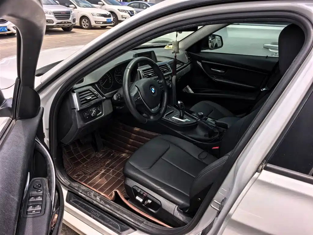 BMW 3 Series 2017 318i Fashion фото 9