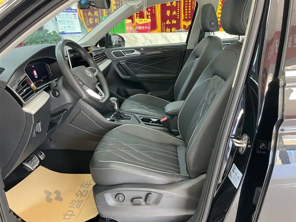 Volkswagen Tiguan L 2024 330TSI Automatic 2WD R-Line Premium Enjoyment Edition фото 8