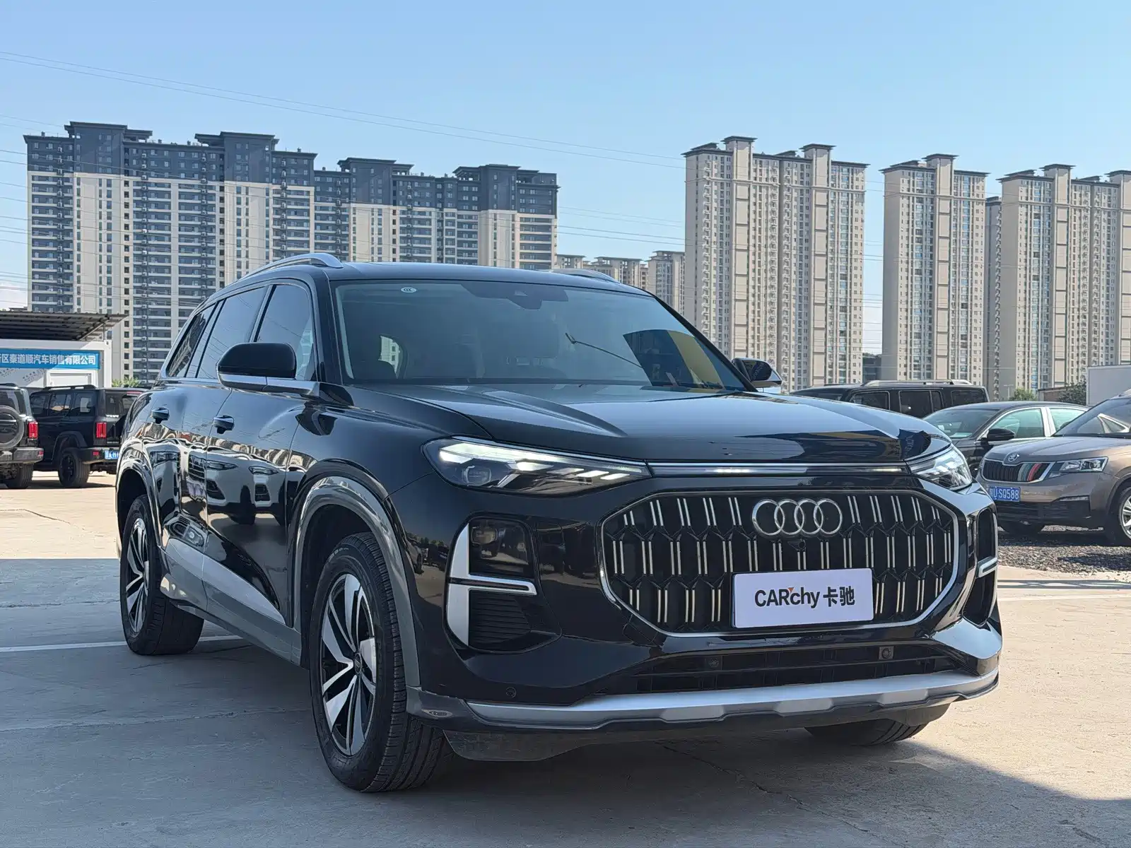 Photo 3 - Audi Q6