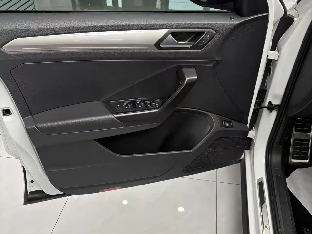 VOLKSWAGEN T-ROC EXPLORING SONGS