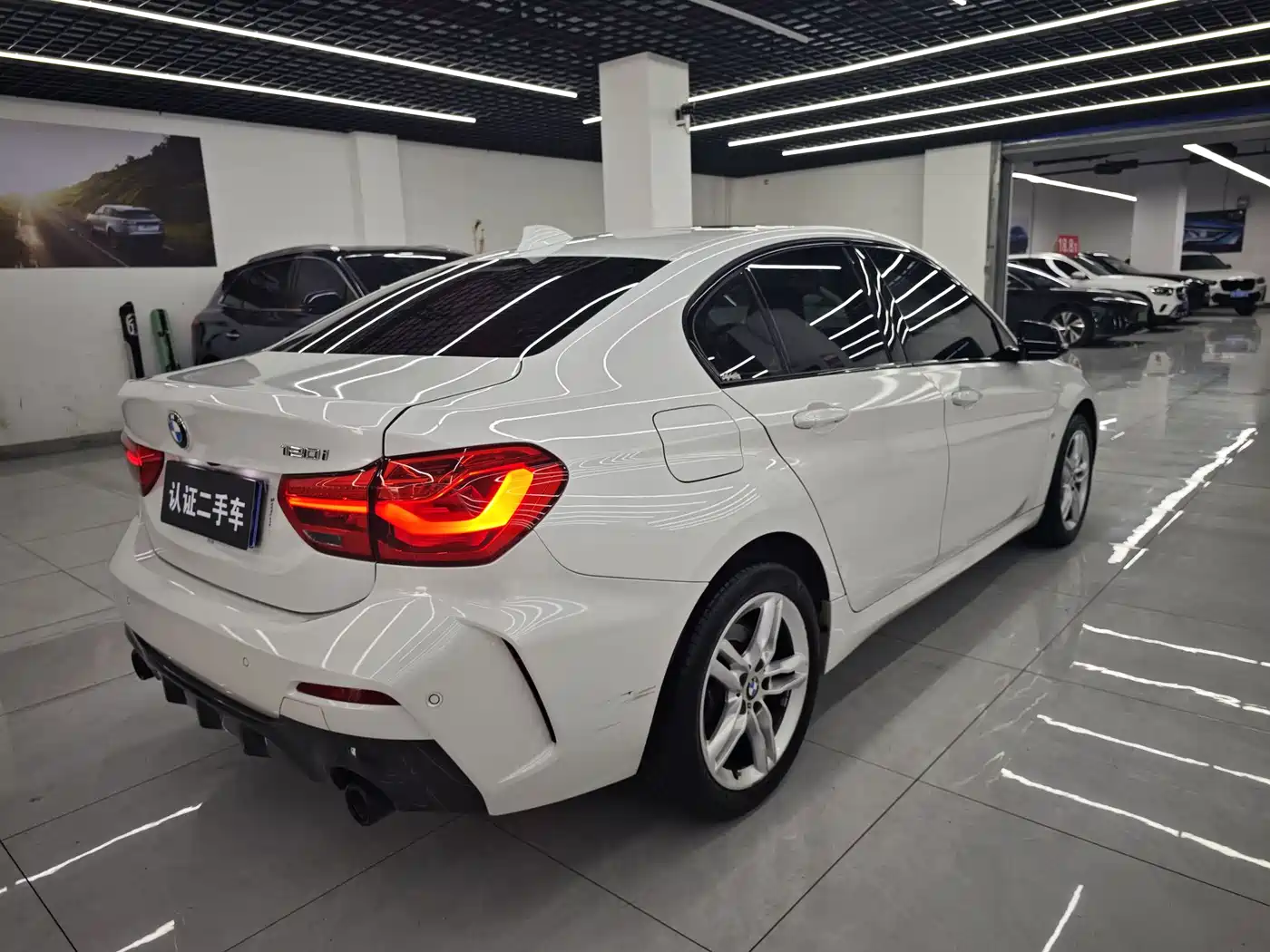 BMW 1 Series 2021 120i M Sport Shadow Edition фото 5