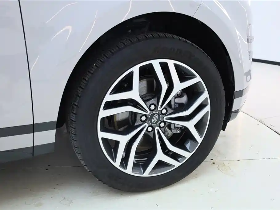 Land Rover Range Rover Evoque 2026 Range Rover Evoque L SE фото 11