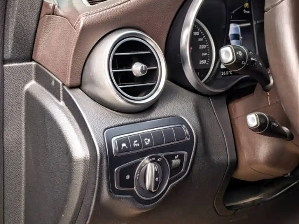 Mercedes-Benz GLC 2018 Facelift GLC 260 4MATIC Luxury фото 9