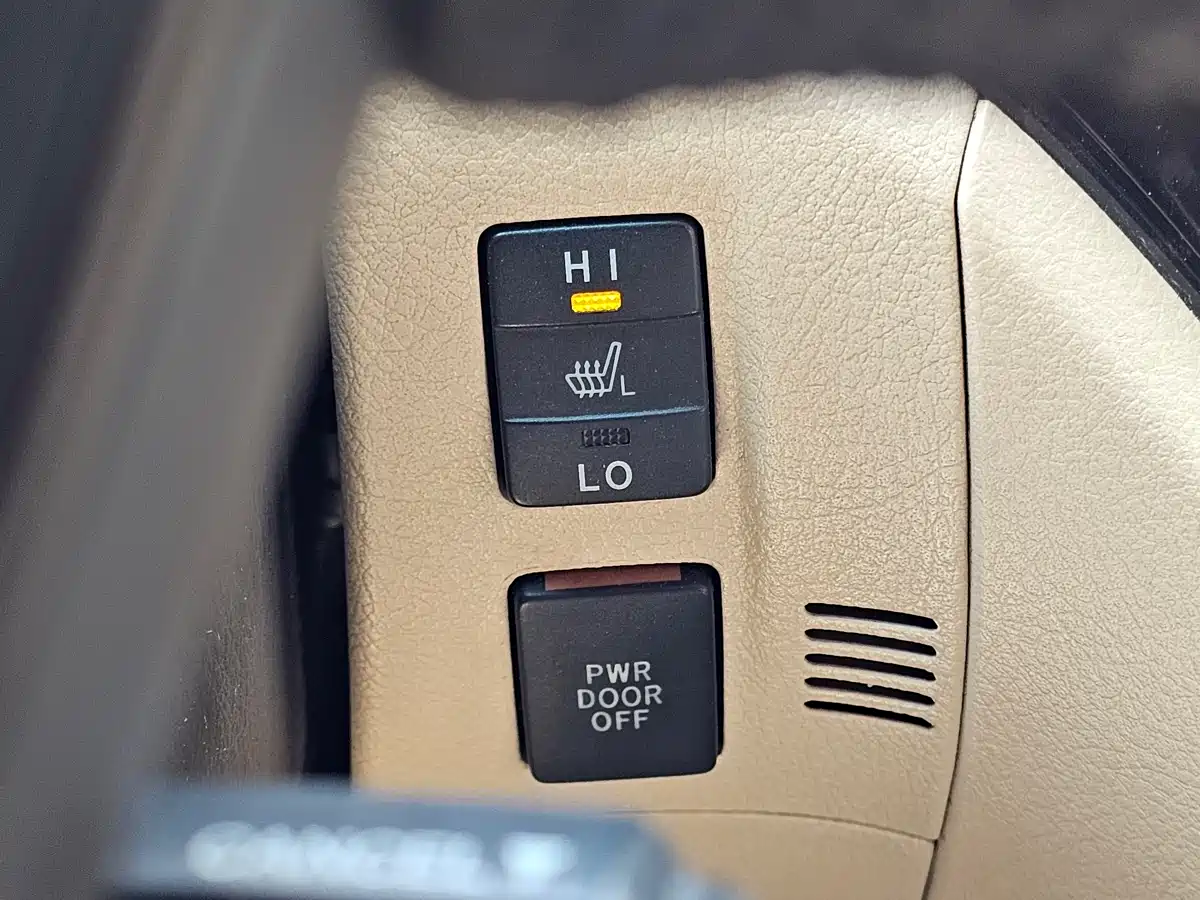 Toyota Alphard 2012 3.5L Luxury Edition фото 16