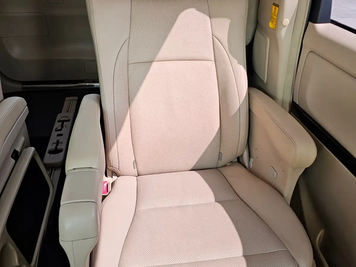 Toyota Alphard 2012 3.5L Luxury Edition фото 12