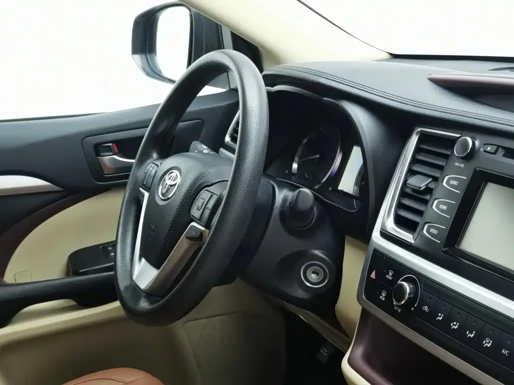 Photo 22 - Toyota Highlander