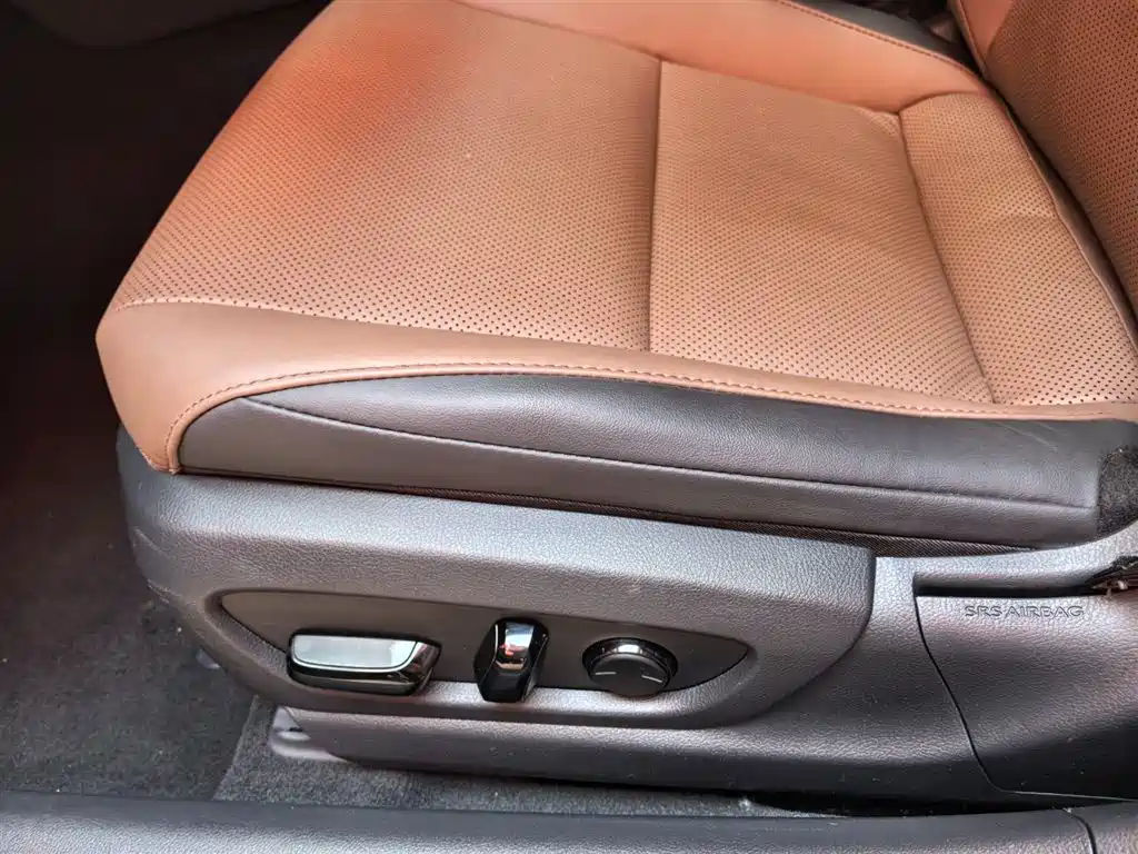 Lexus ES 2023 200 Excellence Edition фото 15