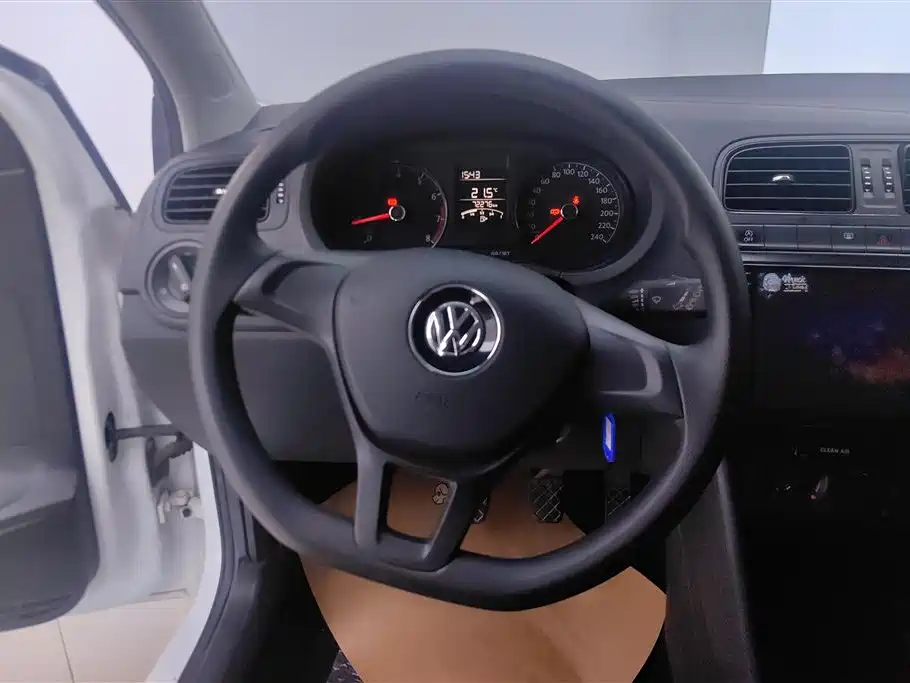 Volkswagen Polo 2018 1.5L Manual Safe Drive фото 15