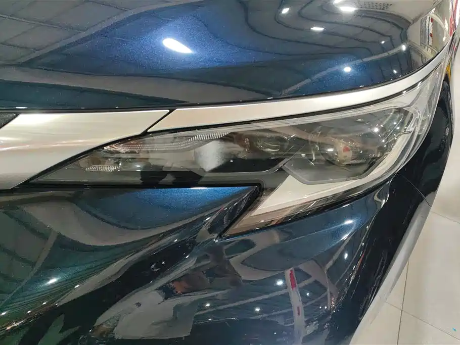 Toyota Granvia 2023 2.5L Hybrid Luxury Edition фото 5