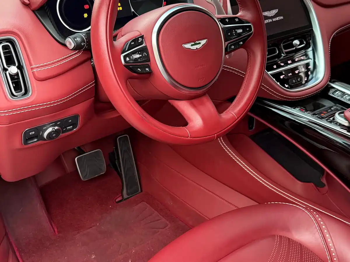 Aston Martin DBX 2025 2024 4.0T V8