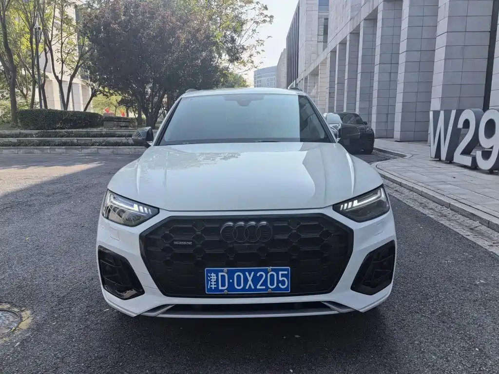 Photo 3 - Audi Q5L