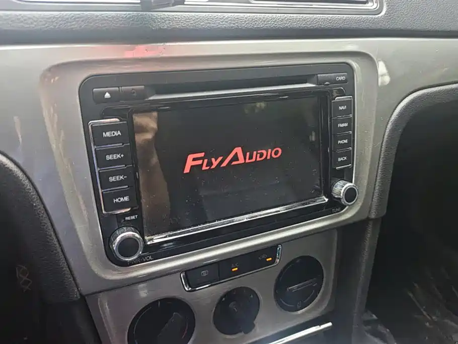Volkswagen Lavida 2013 1.6L Automatic Comfort Edition фото 13