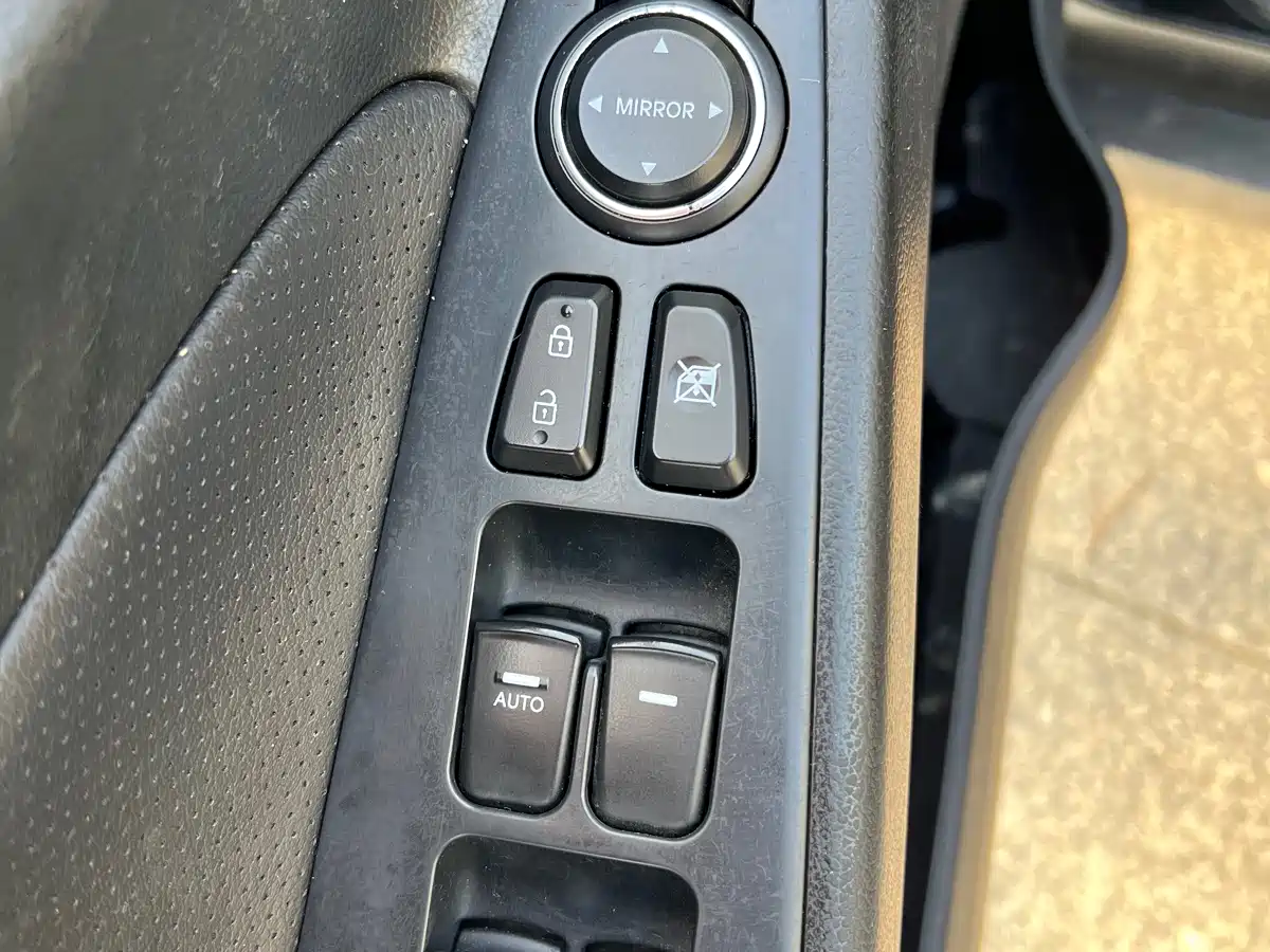 Hyundai Sonata 2013 2.0L Automatic Luxury Edition фото 6
