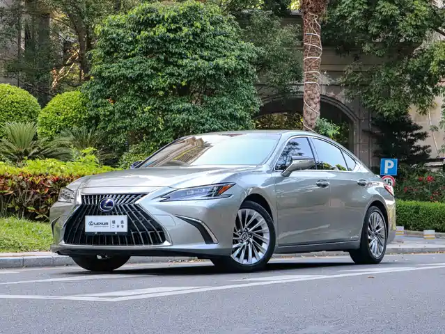 lexus es