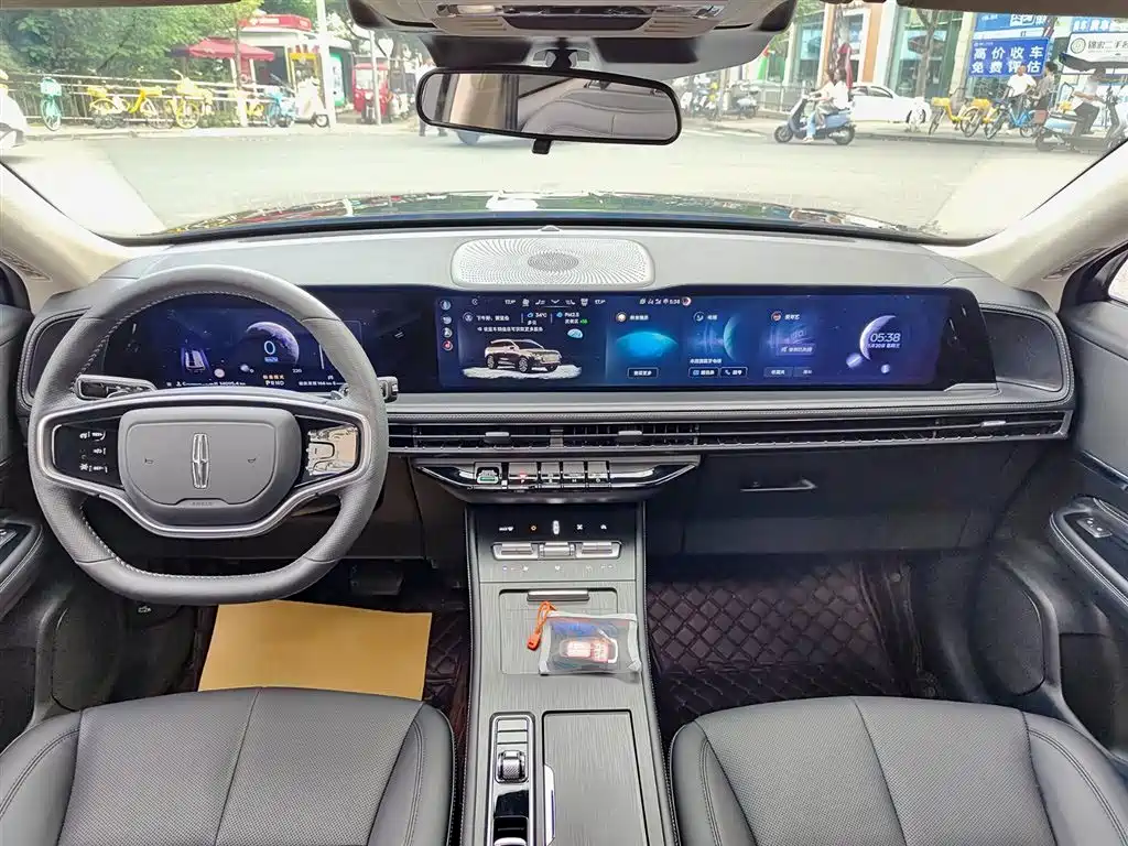 LINCOLN ADVENTURER