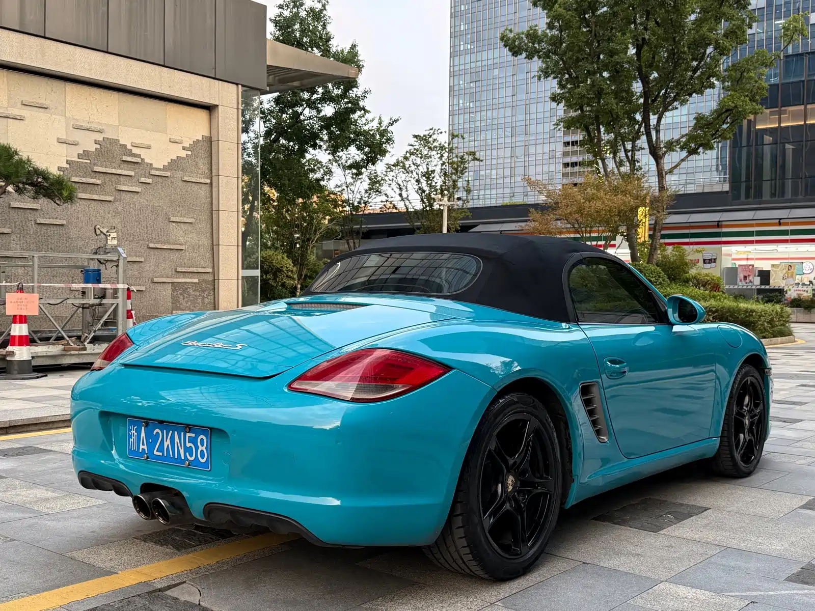 Photo 4 - Porsche Boxster