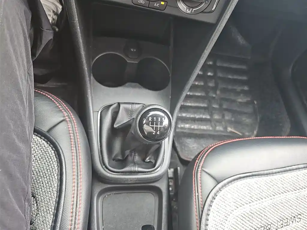 Volkswagen Polo 2018 1.5L Manual Safe Drive фото 14