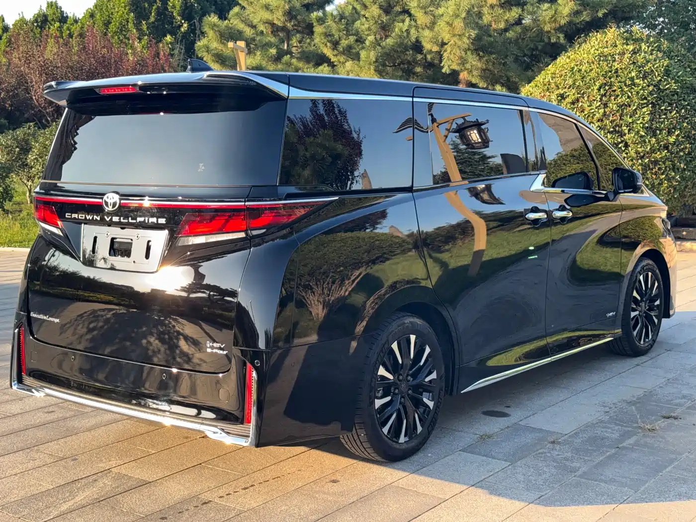 Toyota Vellfire 2026 2024 Crown Hybrid 2.5L Executive Premium Edition