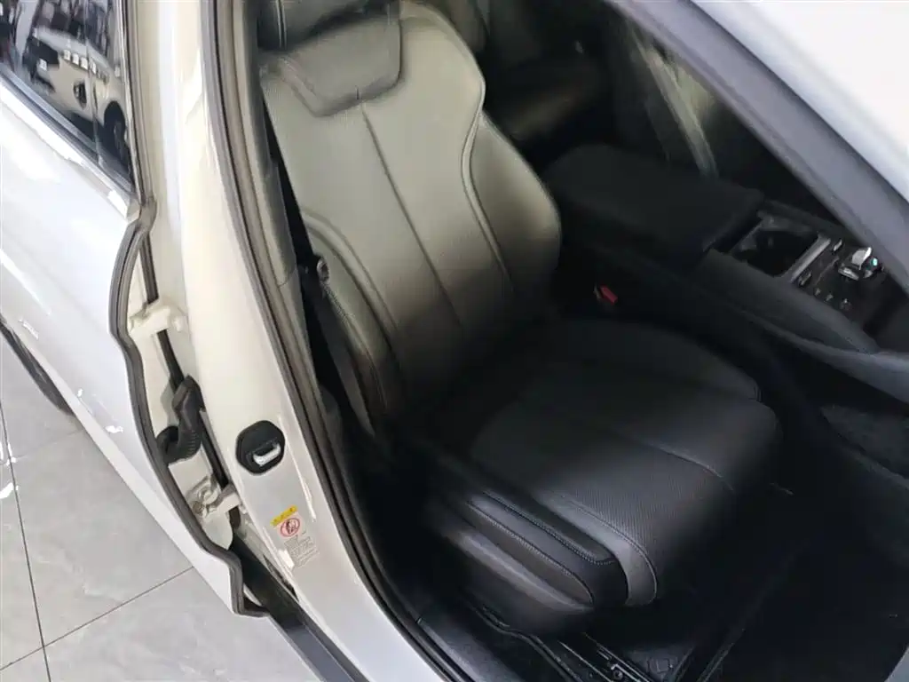 BYD Qin L 2024 DM-i 80KM Superior фото 25