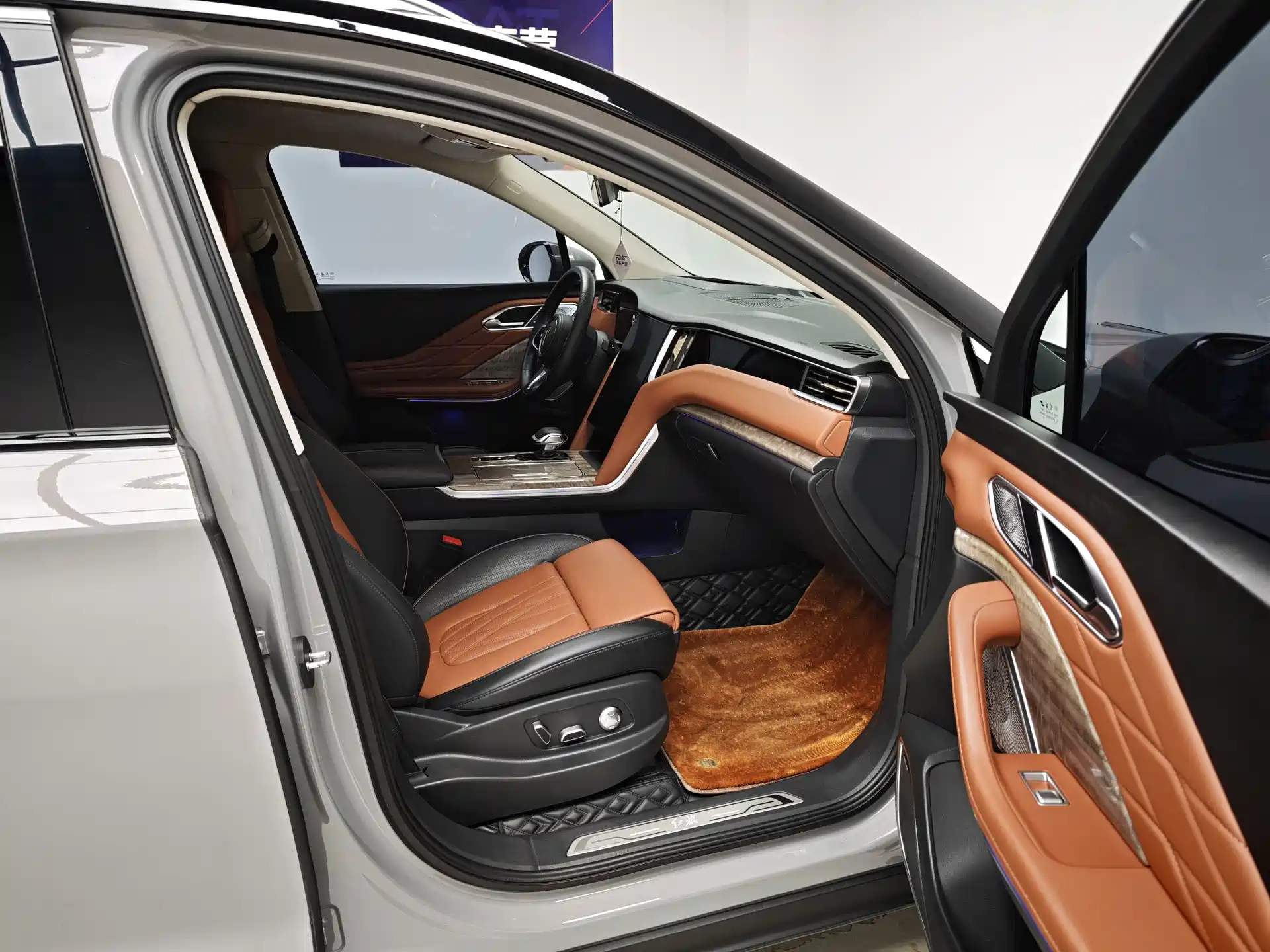 Photo 10 - Hongqi HS7