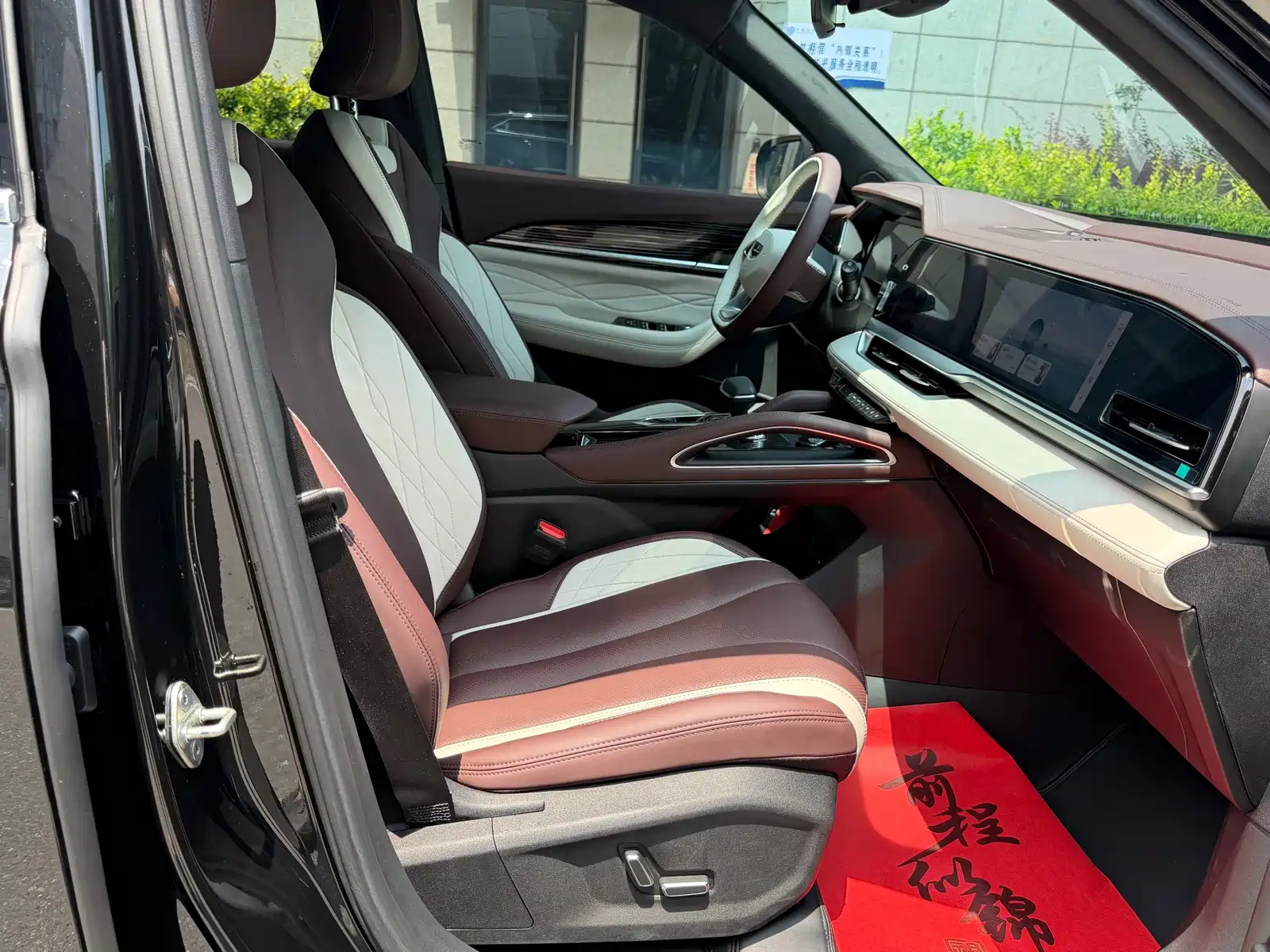 Фото 10 - Geely Monjaro