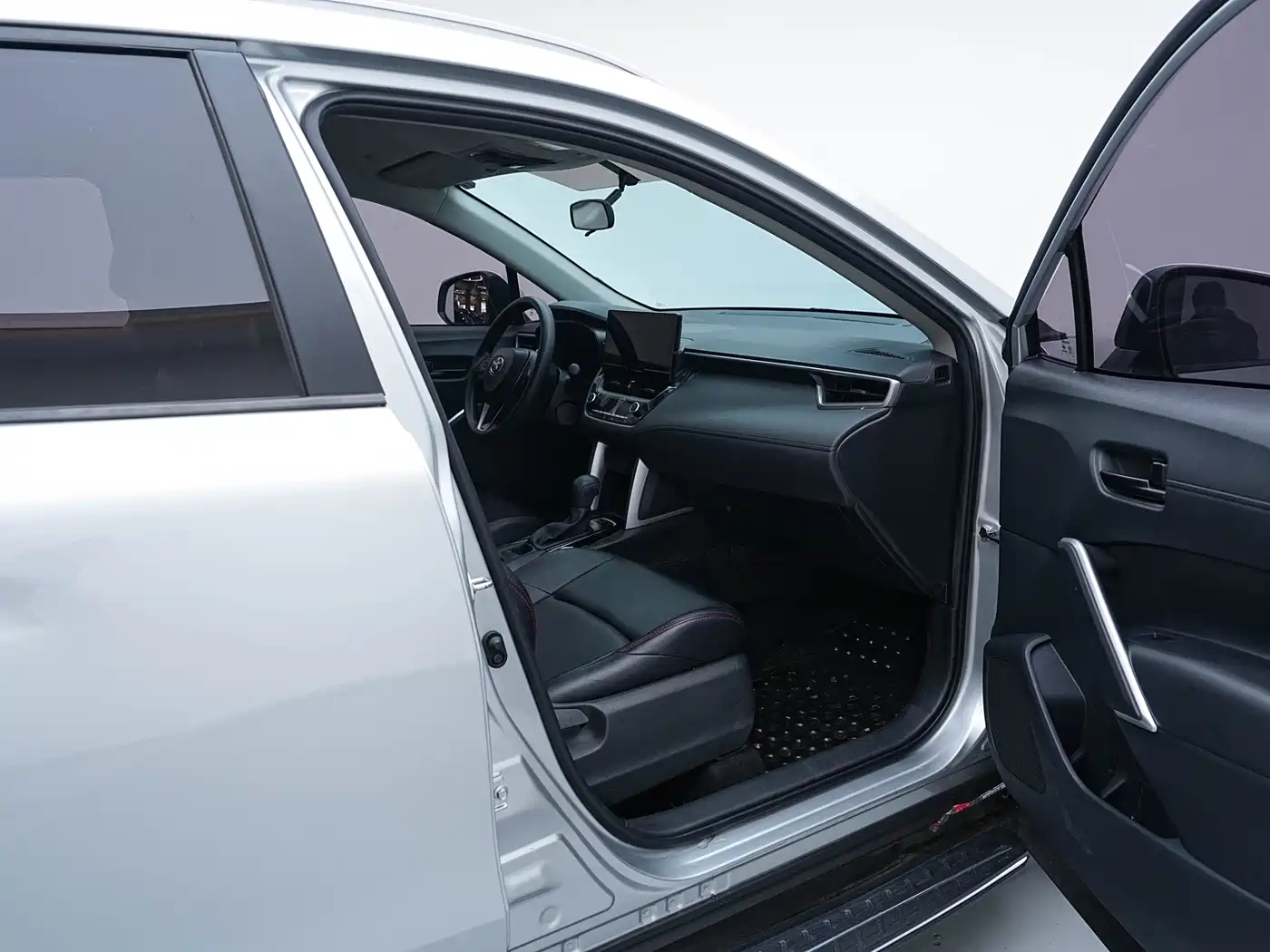 Toyota Frontlander 2023 2.0L CVT Elite Edition фото 12