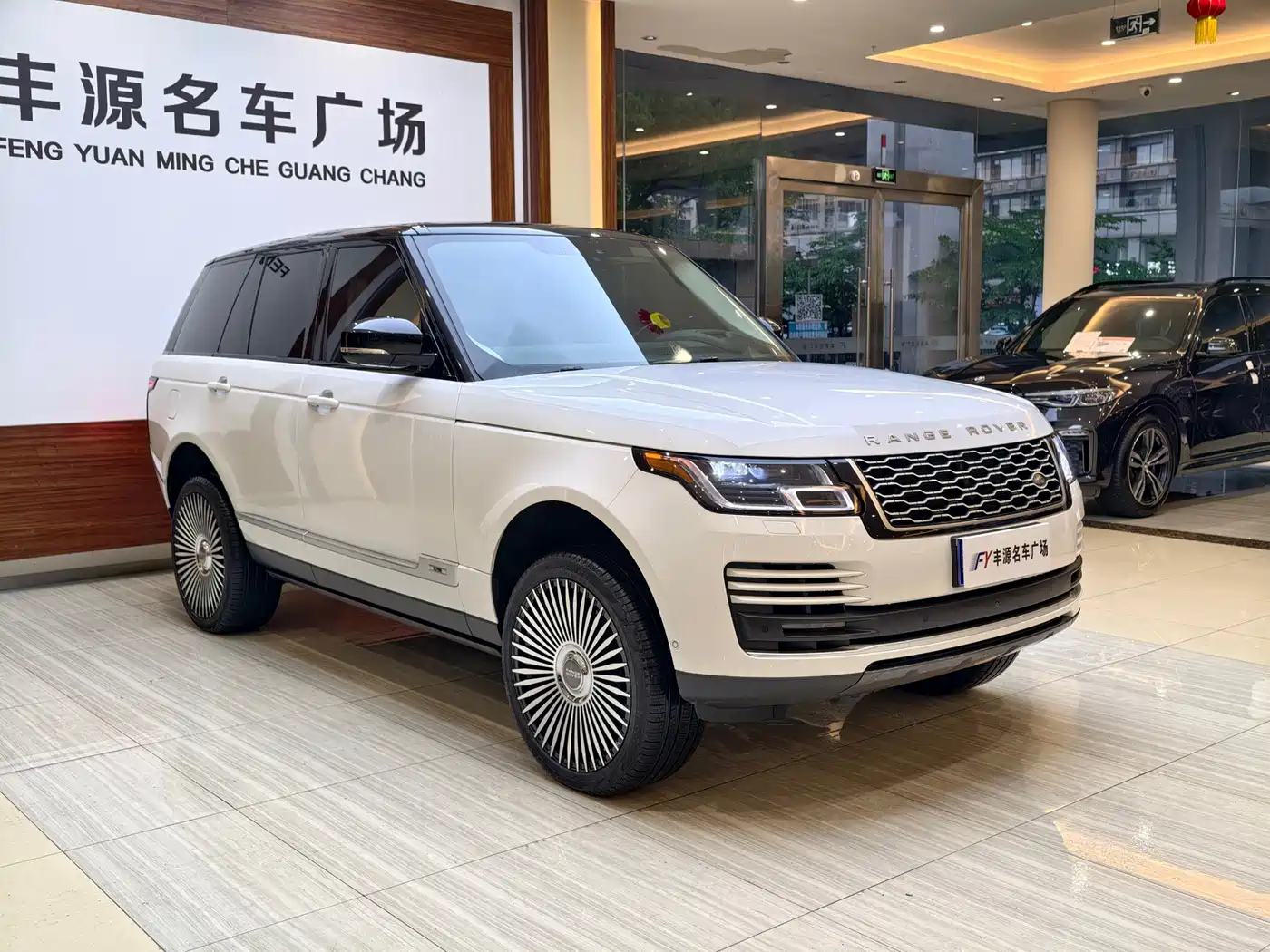 Land Rover Range Rover 2019 3.0 SCV6 Heritage Edition фото 3