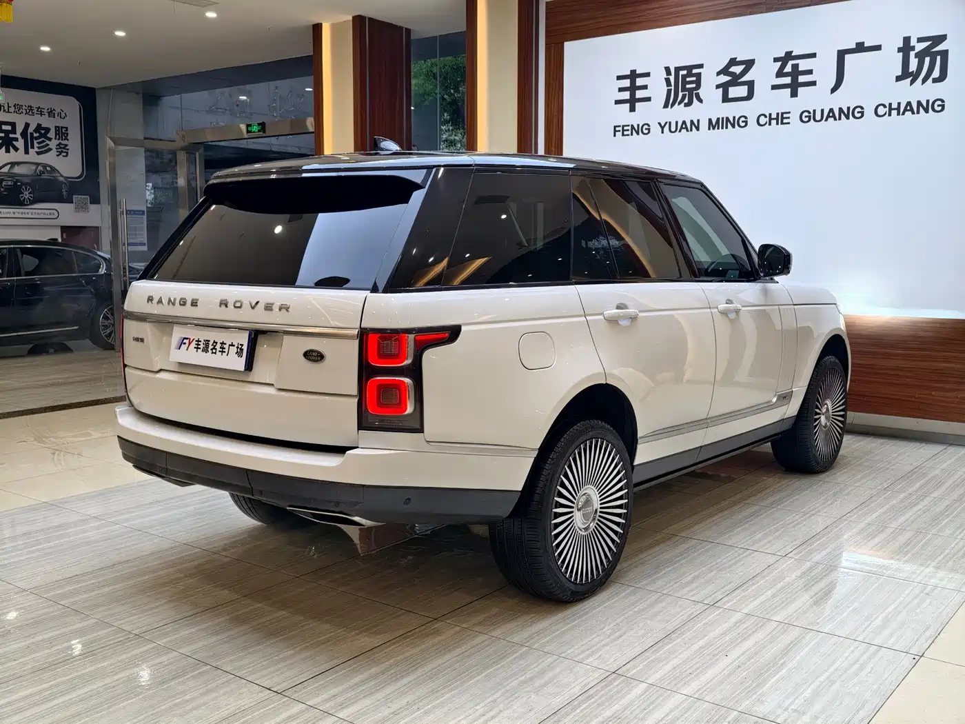 Land Rover Range Rover 2019 3.0 SCV6 Heritage Edition фото 29