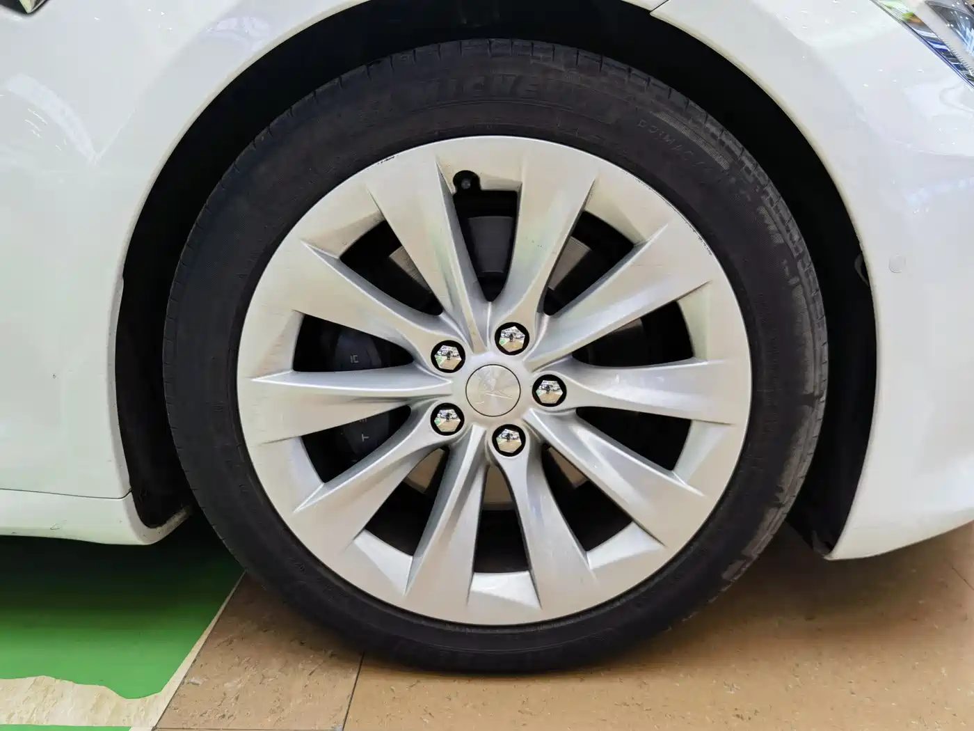 TESLA MODEL S