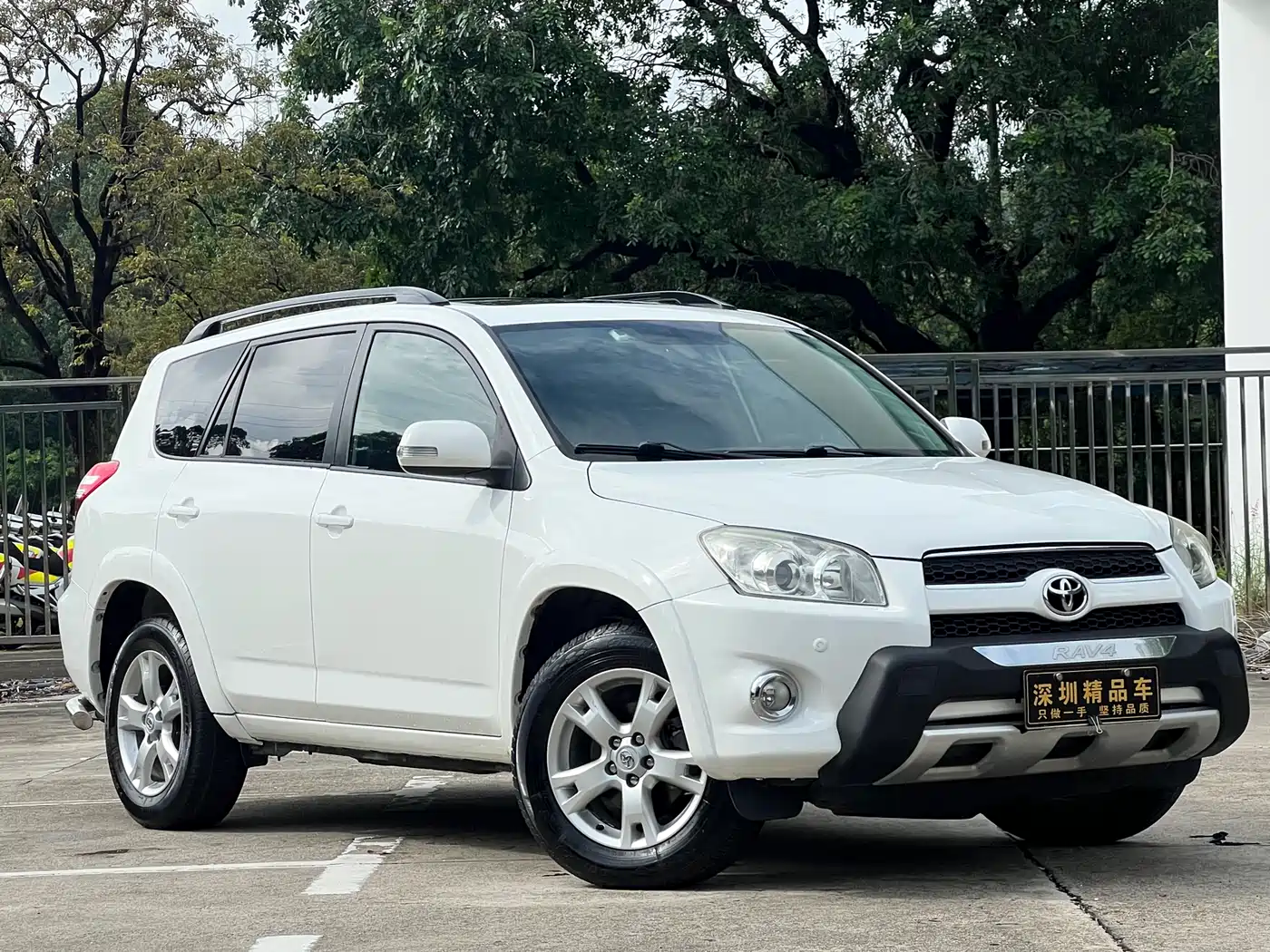 Toyota RAV4 Rongfang 2012 Styling Edition 2.4L Automatic 4WD Luxury фото 3