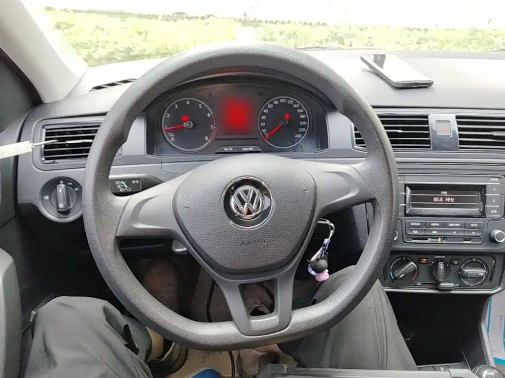 VOLKSWAGEN SANTANA