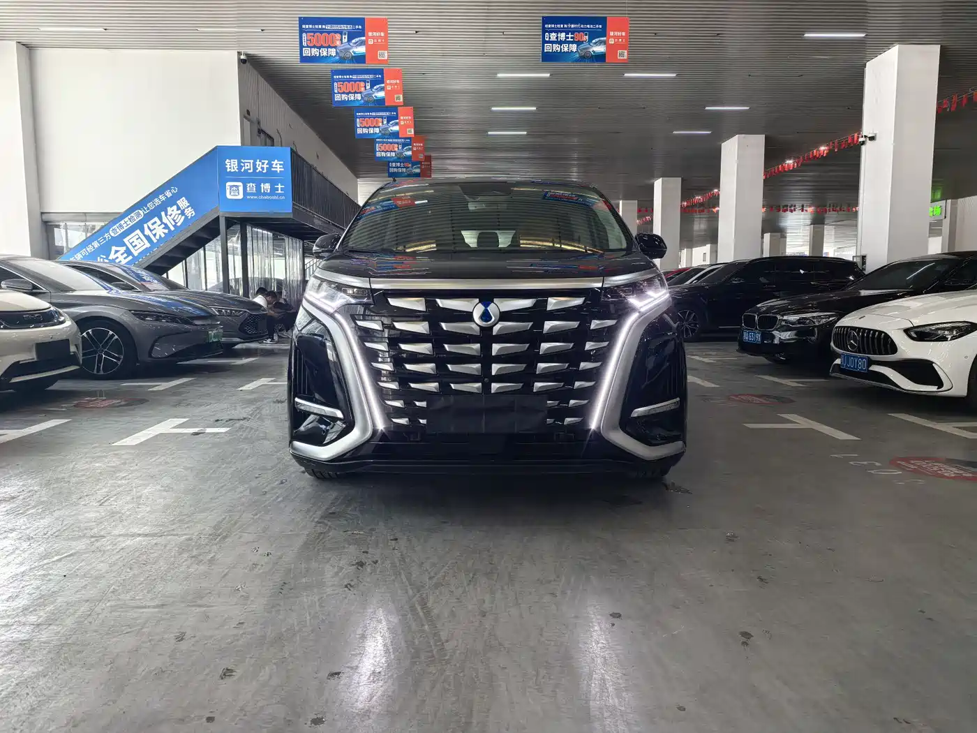 Denza D9 2022 DM-i 970 AWD Flagship фото 2