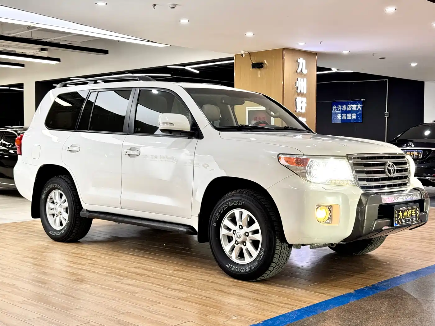 Toyota Land Cruiser 2012 4.0L Automatic VX фото 3