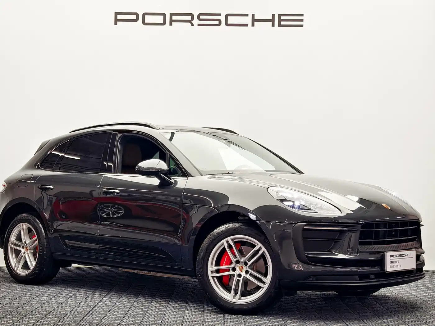 PORSCHE MACAN