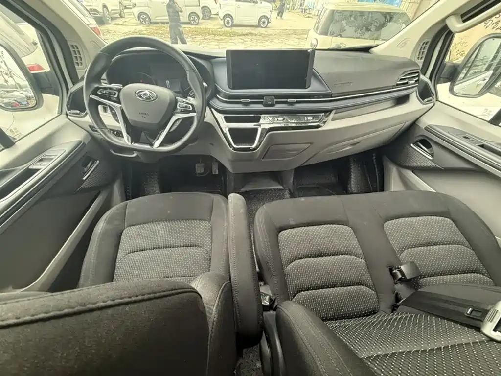 صورة 11 - Maxus Xintu V70