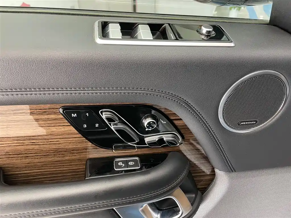 Land Rover Range Rover 2018 3.0 SC V6 Vogue Heritage Edition фото 10